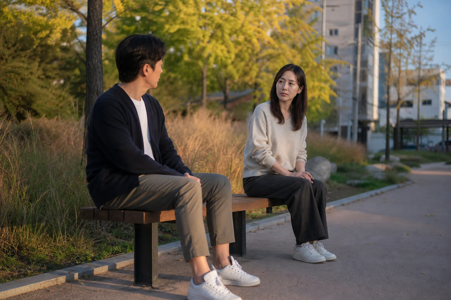 재결합 동거 목표와 평가 기준을 함께 검토하는 모습